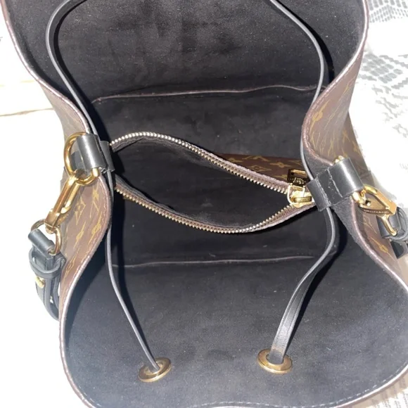 LV bag - Picture 4 of 5